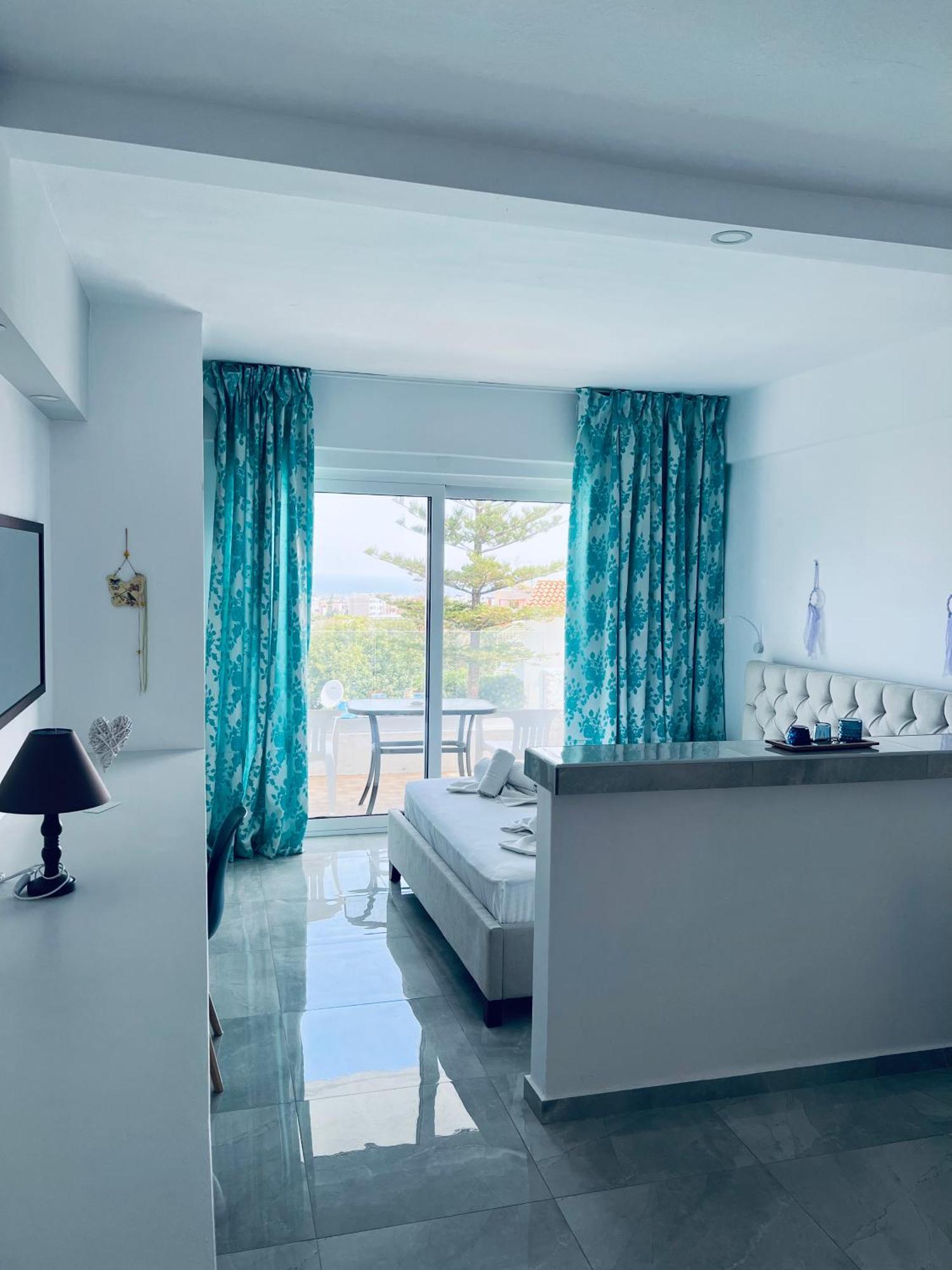 Silia Suites Malia Eksteriør billede